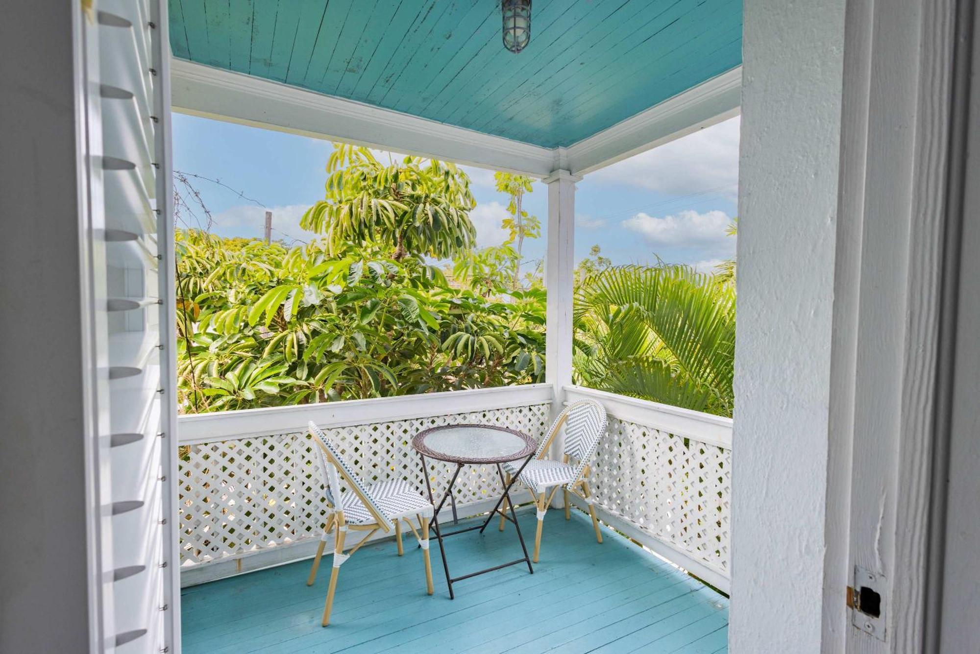 King Suite Balcony - At James House كي وست المظهر الخارجي الصورة