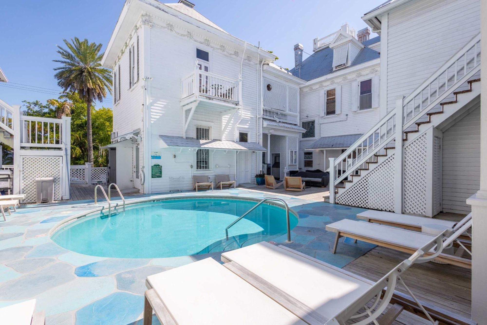 King Suite Balcony - At James House كي وست المظهر الخارجي الصورة